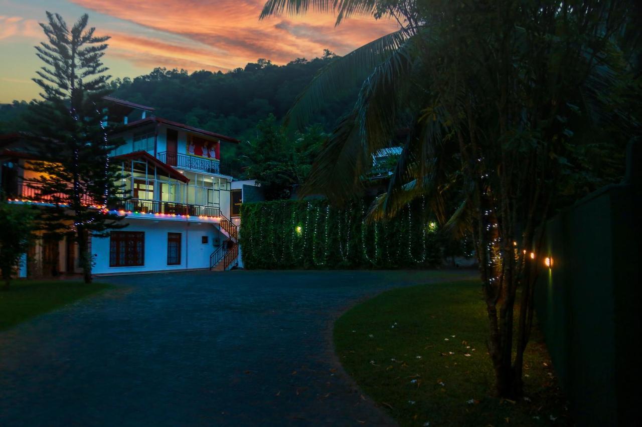 Queens Lodge แคนดี้ ภายนอก รูปภาพ